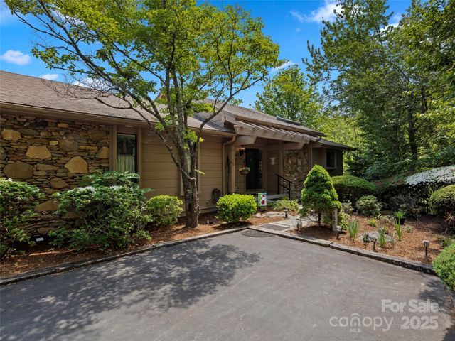 167 Country Ridge Road, Laurel Park, NC 28739