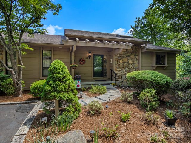 167 Country Ridge Road, Laurel Park, NC 28739