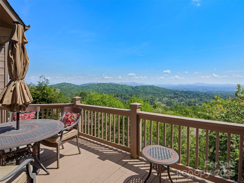 167 Country Ridge Road, Laurel Park, NC 28739