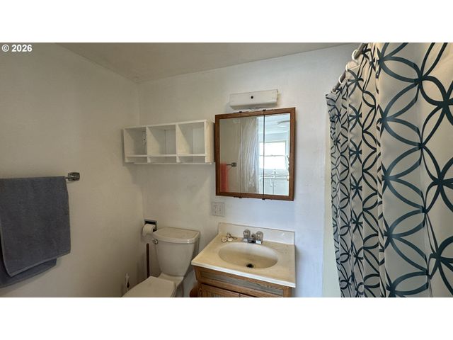 406 ELLSWORTH St, Fossil, OR 97830