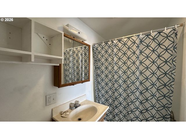 406 ELLSWORTH St, Fossil, OR 97830