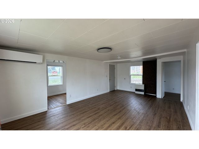 406 ELLSWORTH St, Fossil, OR 97830