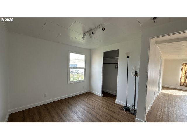 406 ELLSWORTH St, Fossil, OR 97830