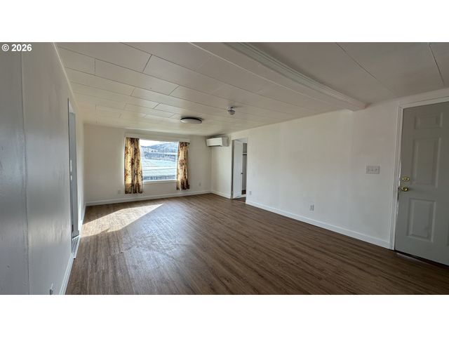 406 ELLSWORTH St, Fossil, OR 97830