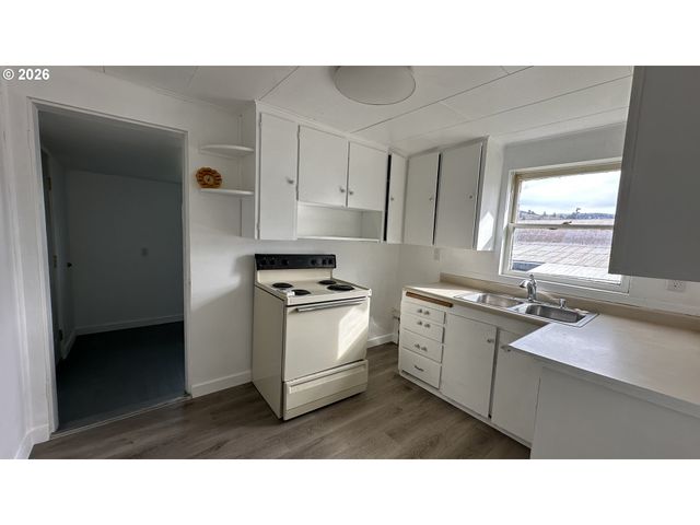 406 ELLSWORTH St, Fossil, OR 97830