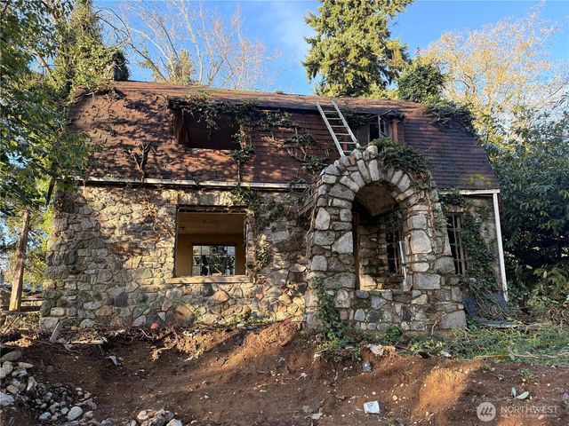 12649 16th Avenue S, Seattle, WA 98168