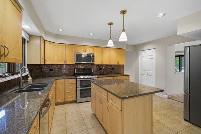 26587 N Cherrywood Lane, Wauconda, IL 60084