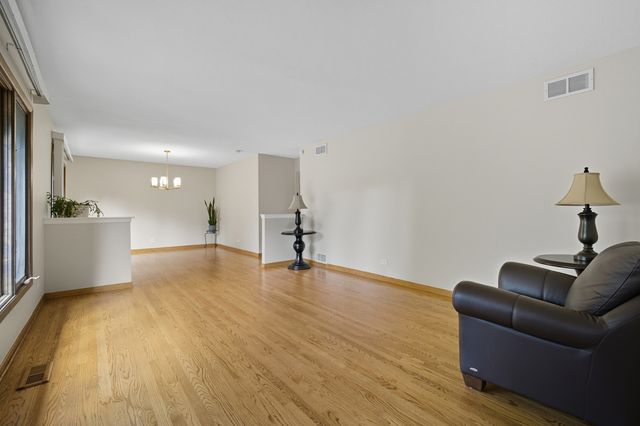 26587 N Cherrywood Lane, Wauconda, IL 60084