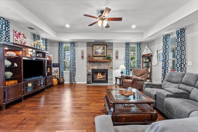 880 Paradise Drive, Coldspring, TX 77331