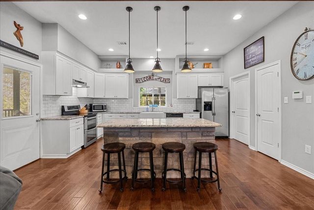 880 Paradise Drive, Coldspring, TX 77331