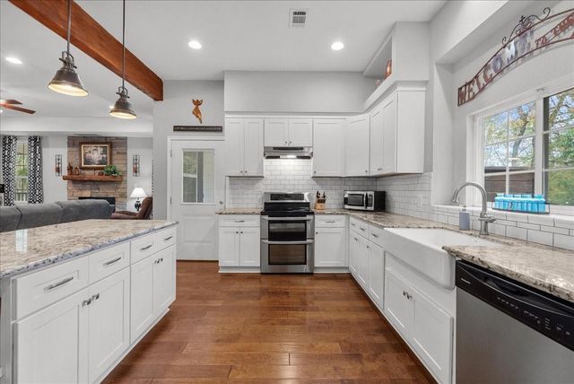 880 Paradise Drive, Coldspring, TX 77331