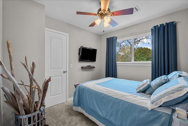 880 Paradise Drive, Coldspring, TX 77331