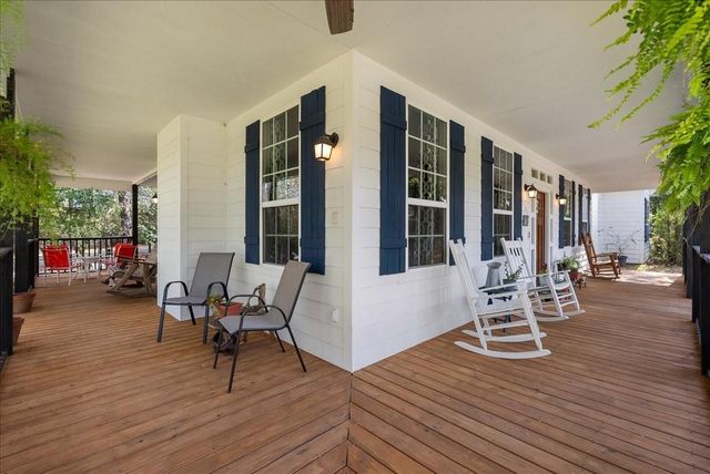 880 Paradise Drive, Coldspring, TX 77331