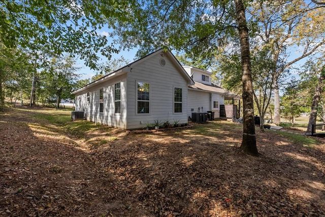 880 Paradise Drive, Coldspring, TX 77331