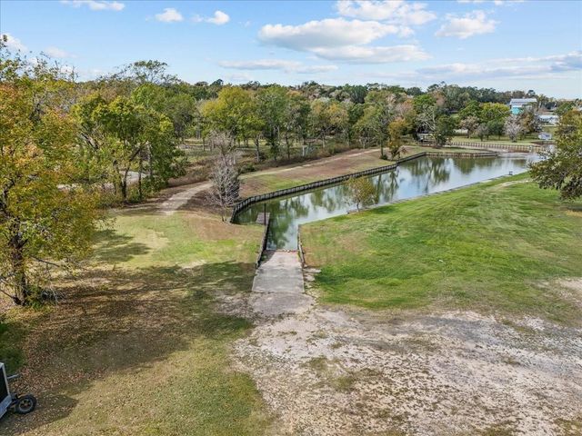 880 Paradise Drive, Coldspring, TX 77331