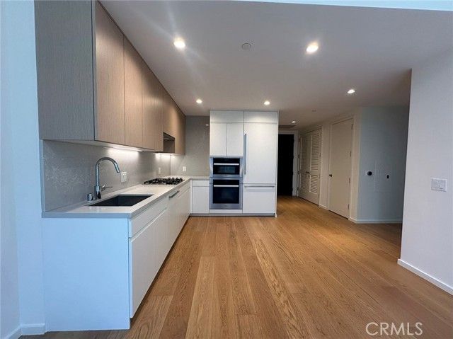 877 Francisco Street 1905, Los Angeles, CA 90017