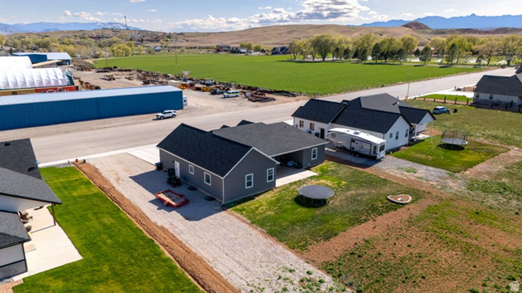 Image 5 of property listing at 166 W 580 N, Redmond, UT 84652