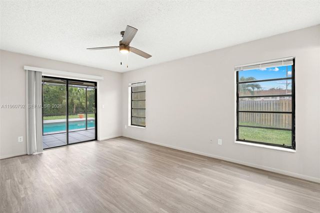 4264 NW 95th Ter, Sunrise, FL 33351