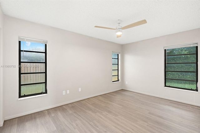 4264 NW 95th Ter, Sunrise, FL 33351