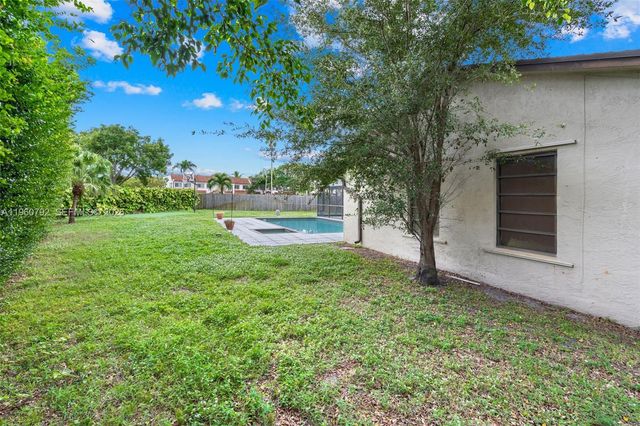 4264 NW 95th Ter, Sunrise, FL 33351