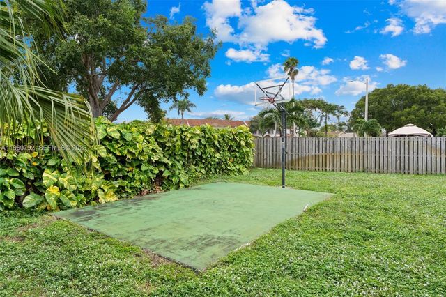 4264 NW 95th Ter, Sunrise, FL 33351