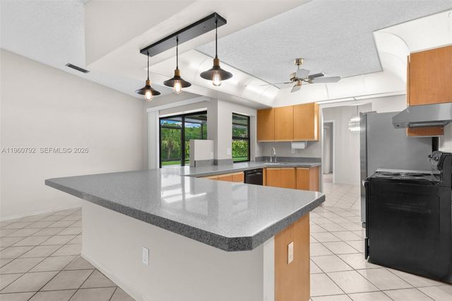 4264 NW 95th Ter, Sunrise, FL 33351