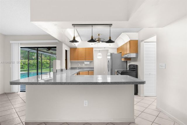 4264 NW 95th Ter, Sunrise, FL 33351