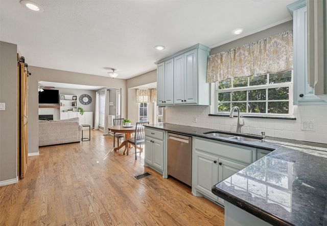 5000 Thorncliffe Drive, Arlington, TX 76016