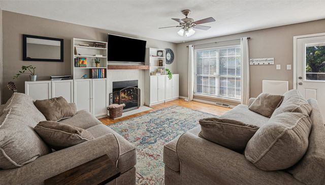 5000 Thorncliffe Drive, Arlington, TX 76016