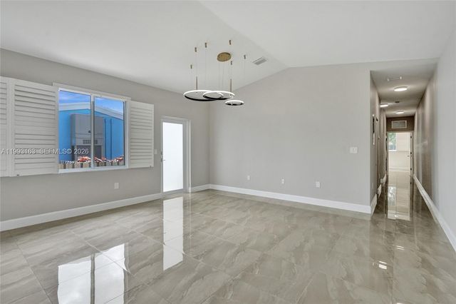 62 NE 26th St 62, Wilton Manors, FL 33305