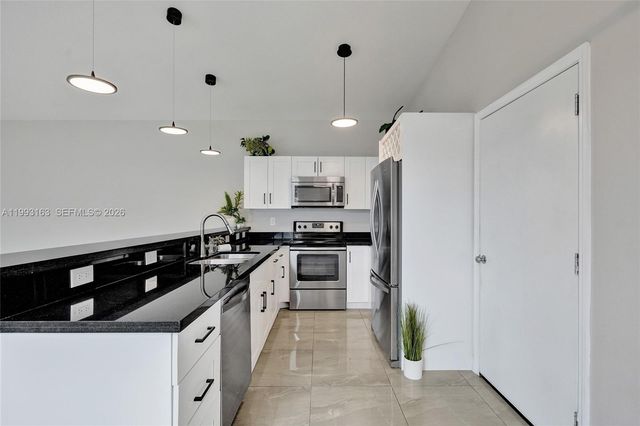 62 NE 26th St 62, Wilton Manors, FL 33305