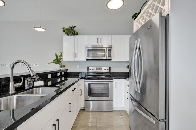 62 NE 26th St 62, Wilton Manors, FL 33305