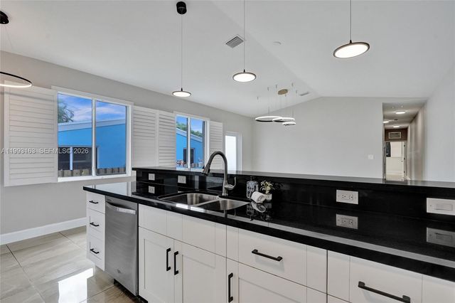 62 NE 26th St 62, Wilton Manors, FL 33305