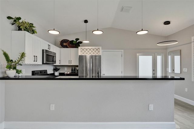 62 NE 26th St 62, Wilton Manors, FL 33305