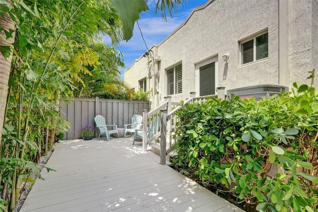 62 NE 26th St 62, Wilton Manors, FL 33305