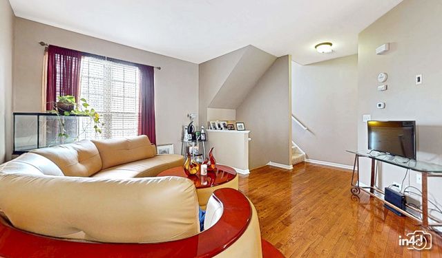 2426 Courtyard Circle 4, Aurora, IL 60506