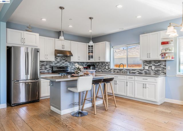 2520 Garvin Ave, Richmond, CA 94804
