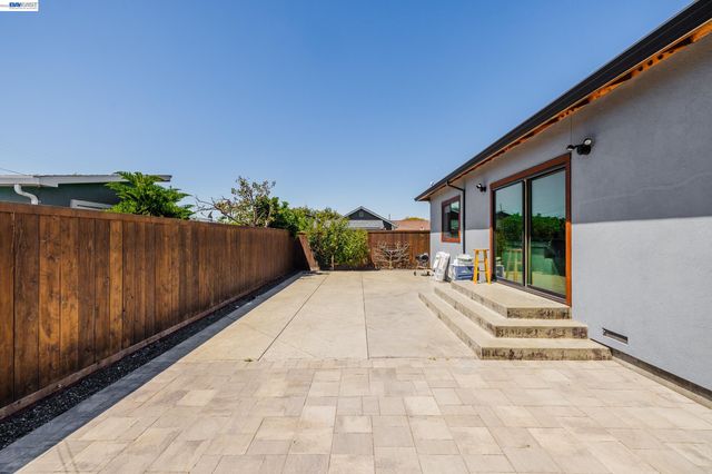 2520 Garvin Ave, Richmond, CA 94804