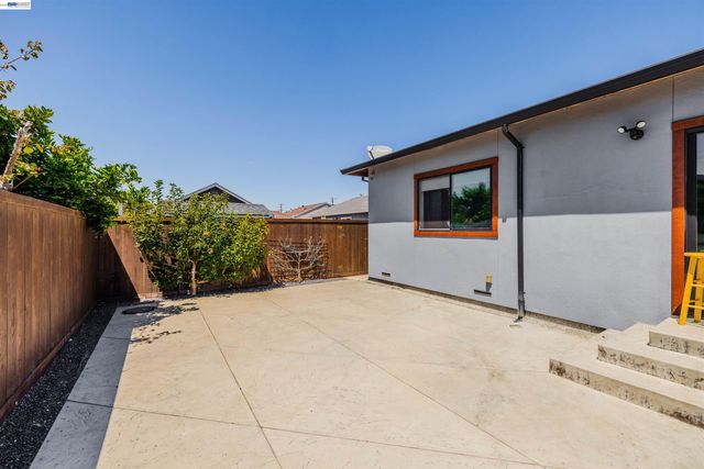 2520 Garvin Ave, Richmond, CA 94804