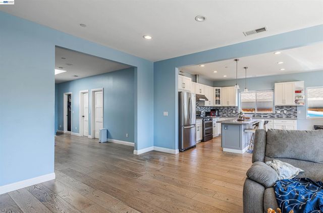 2520 Garvin Ave, Richmond, CA 94804