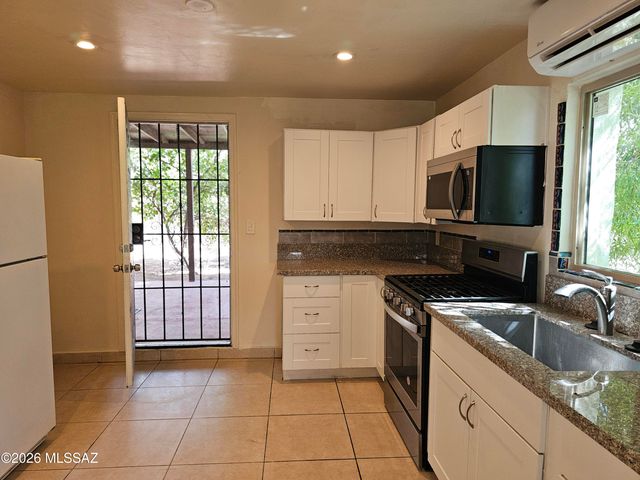 2525 S 8th Avenue, Tucson, AZ 85713