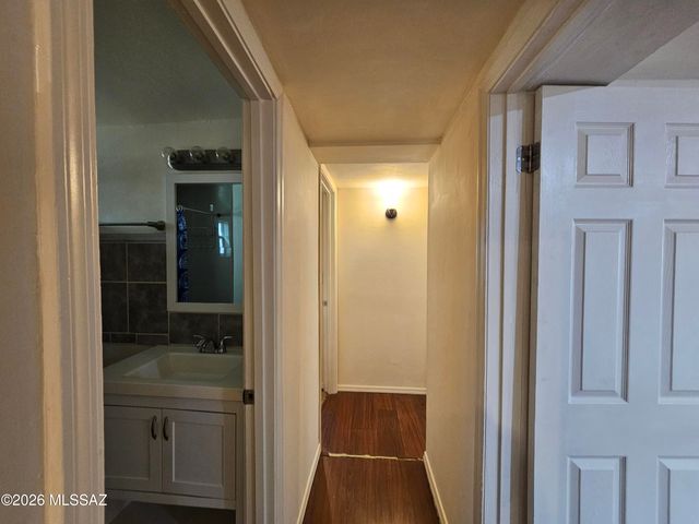 2525 S 8th Avenue, Tucson, AZ 85713