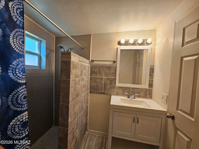 2525 S 8th Avenue, Tucson, AZ 85713