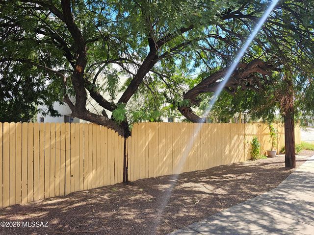 2525 S 8th Avenue, Tucson, AZ 85713