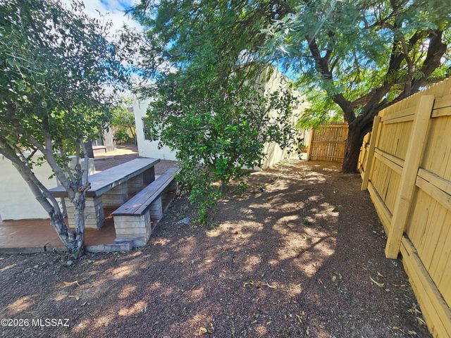 2525 S 8th Avenue, Tucson, AZ 85713