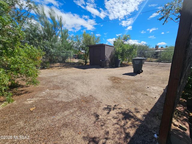 2525 S 8th Avenue, Tucson, AZ 85713