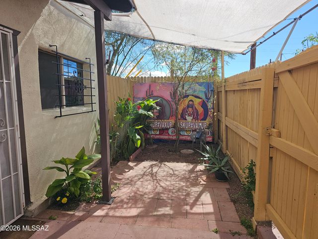 2525 S 8th Avenue, Tucson, AZ 85713