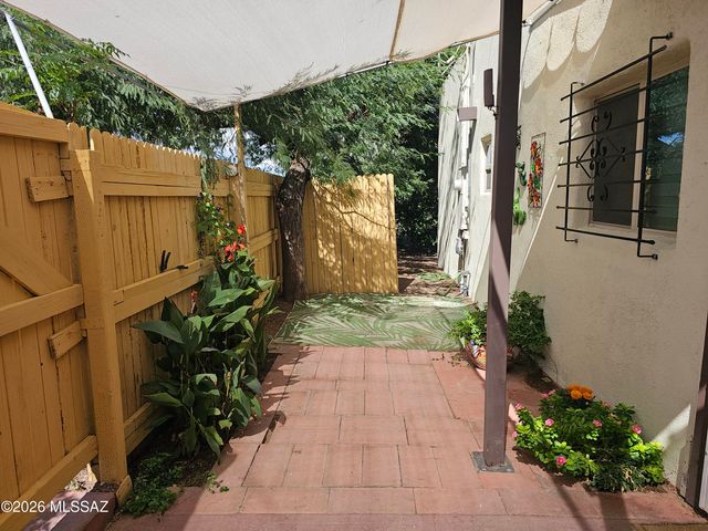 2525 S 8th Avenue, Tucson, AZ 85713