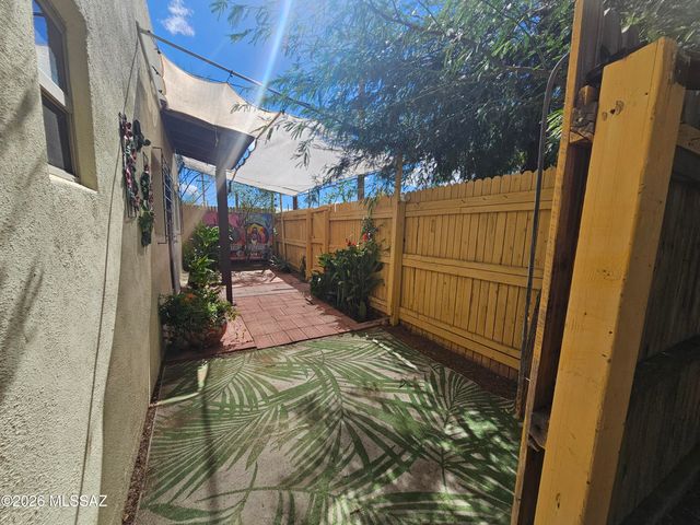 2525 S 8th Avenue, Tucson, AZ 85713