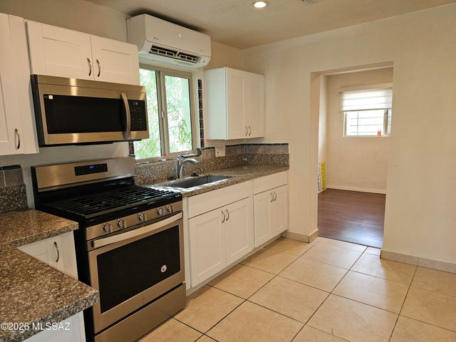2525 S 8th Avenue, Tucson, AZ 85713
